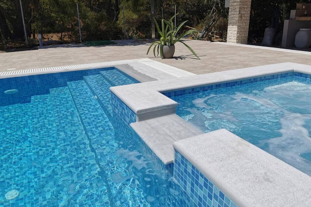 Fiore Di Rodi - Private Pool, Jacuzzi And Barbecue 이알리소스 외부 사진